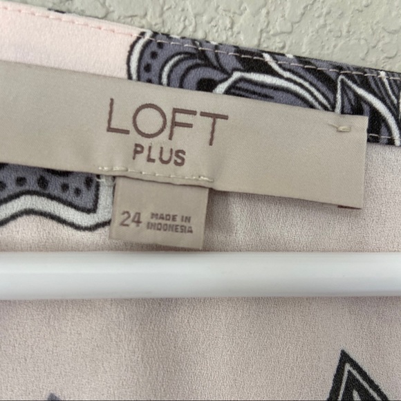 Ann Taylor LOFT Plus Floral Print top - Picture 7 of 8